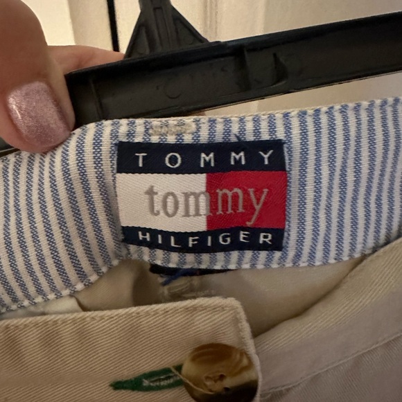 ☀️3 for $20! Women’s Tommy Hilfiger shorts. - Picture 2 of 3